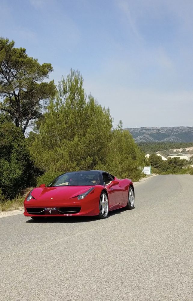 Partez sur les routes de Provence au volant d'une supercar Ferrari 458 Italia